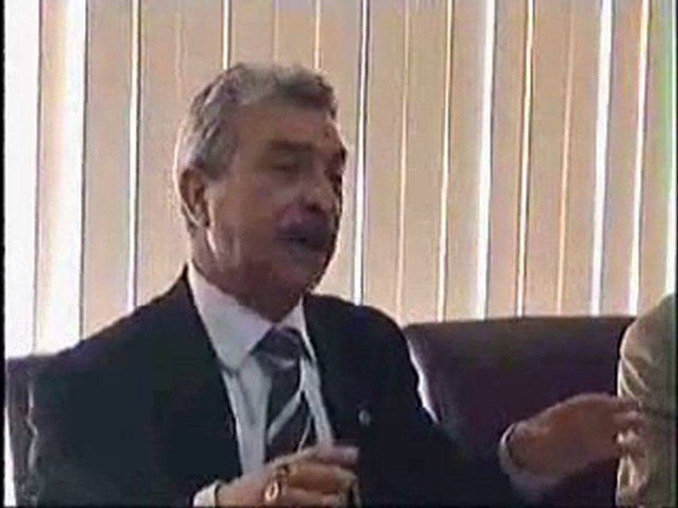 İsmet ÖZEL: Türkiye bir mozaik değil. Biz de desen değiliz.