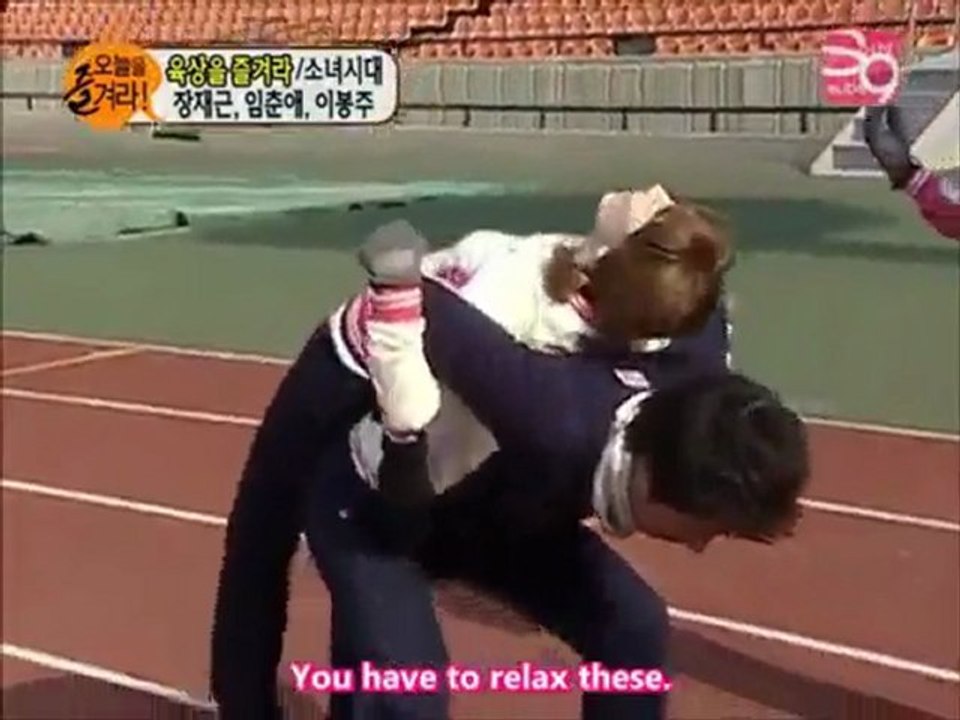 TaeYeon HyoYeon Yoona Warm Up Exercise