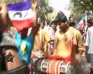 Robot Special:5000 Rajnikanth Fans Give Rajnikanth A Milk Bath
