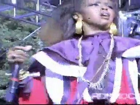 Lauryn Hill Performs Lost Ones Over Drake & Timbaland's Say Something