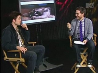 Robert talking about Tai & cracking his knuckles