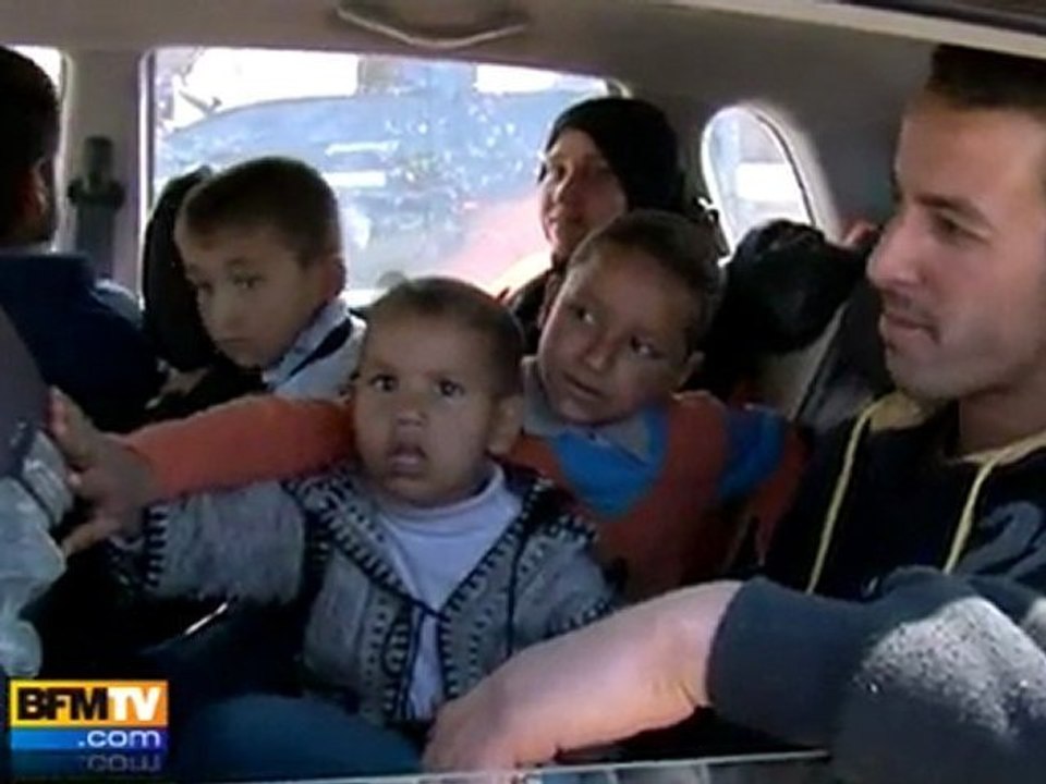 Fuite de civils sur la route Ajdabiya en Libye