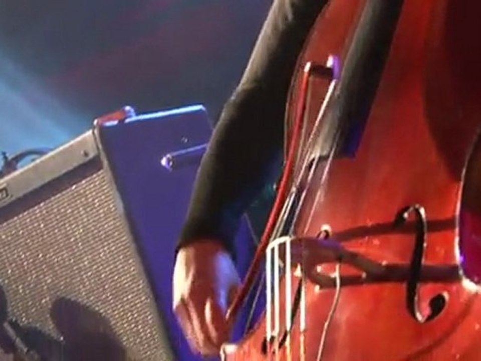 EXTRAIT DU CONCERT DE JOY SUR LA SCÈNE DE CHORUS LE 22 MARS 2011