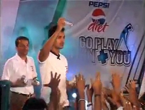 John Abraham launches Diet Pepsi slim cans.