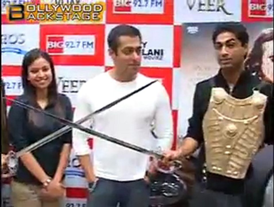 Salman Refuses to Talk!!