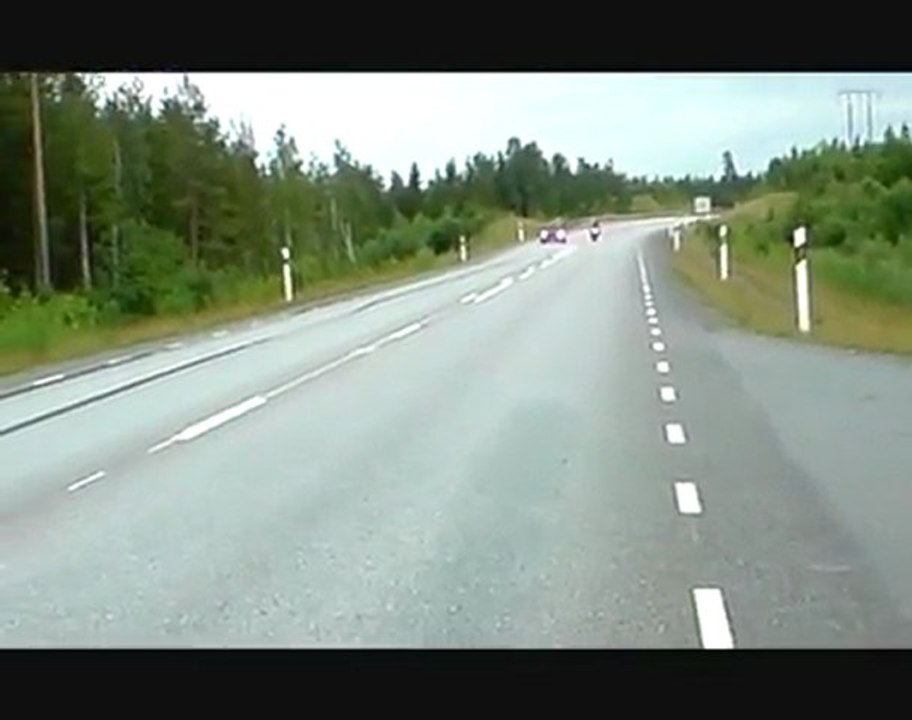 Bmw M5 Turbo vs Yamaha R1 Monster AG-s