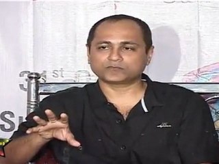 Akshay Kumar In Retro Look In Action Replay