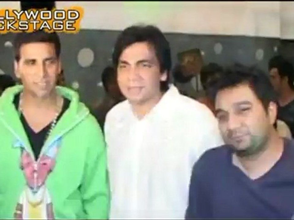 Akshay Kumar Turns Singer In Khatta Metha
