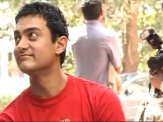 Aamir MOCKS good friend Salman!!