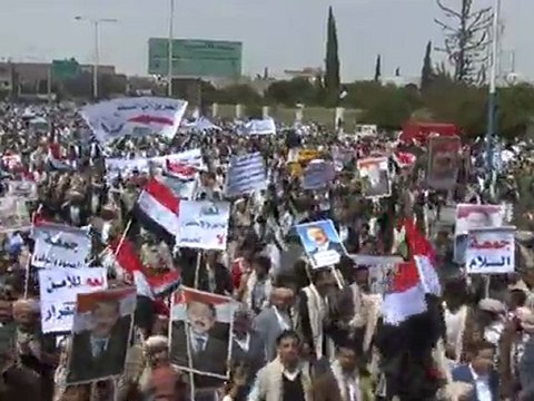 Government supporters give boost to Yemeni leader
