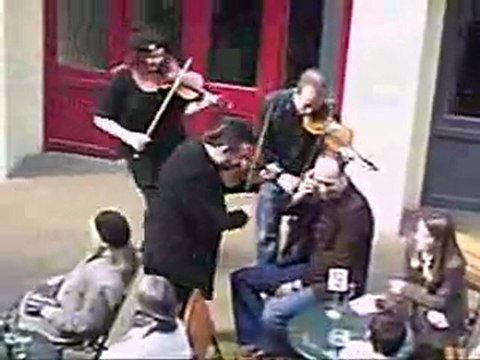 Не говорите по телефону во время концерта!