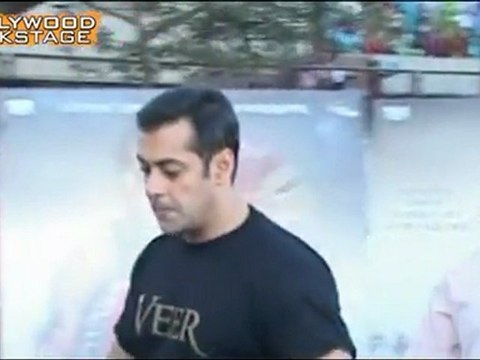 Salman Khan shown BLACK flags !