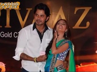 Riya Sen DATING Cricketer Sreesanth !!