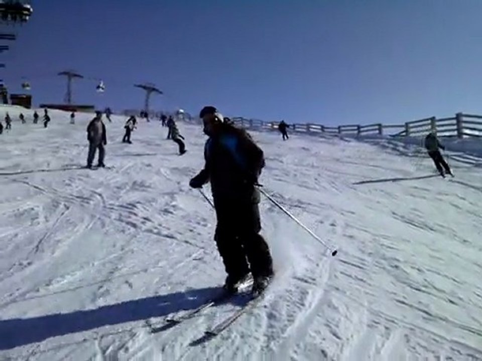 jojo au ski se prend une buche mdr