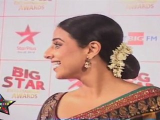 Very Hot Vidya Balan In Saree At Big Star Entertainment Award
