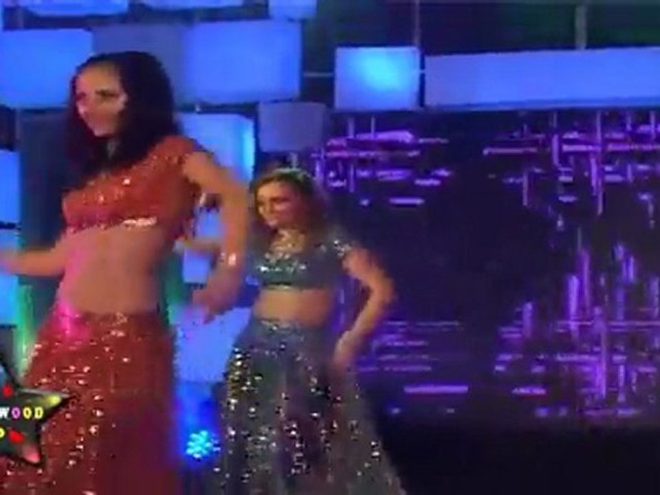 'Ring Ringa Ring Ringa' By Sexy Girls At Sahara New Year Bash