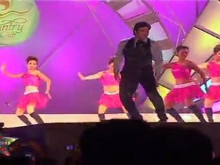 'Soni de Nakhre Sone Lagde' Live Dance By Govinda at Country Club