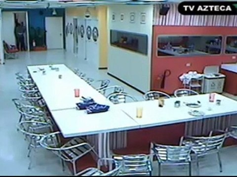 Esme y Johnny beso antes de clases