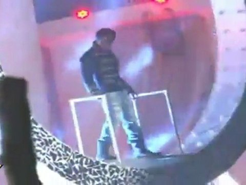 Shahrukh Khan Performs At Apsara Awards
