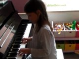 Jeanne joue du Piano