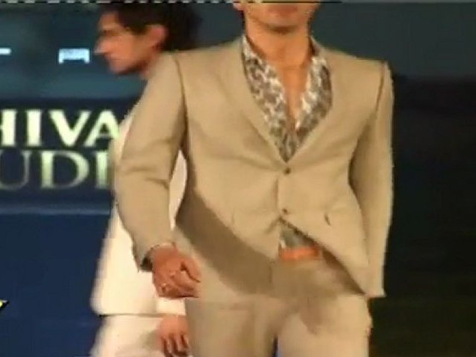 Very Hot Babes Shows Her Off Bodies