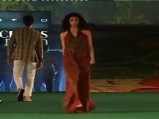 Very Hot Babe's Revealing Cloths