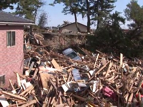 Arabic-Web-Tsunami batters Japan's tourism industry