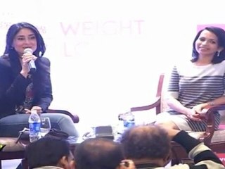 Very Hot Kareena Addresses All Sexy Women At Fittness Book Launch