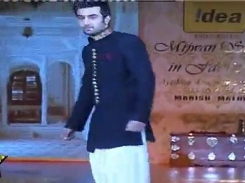 Stunnin`g Ranbir Kapoor Walks The Ramp At Mijwan Fashion Show