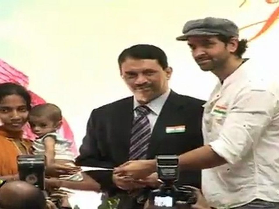 Hrithik Roshan With Underprivileged Kids At 'Seven Hills' Hospital