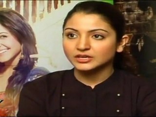 Very Hot Anushka Reveals Relationship Between Her & Akshay Kumar