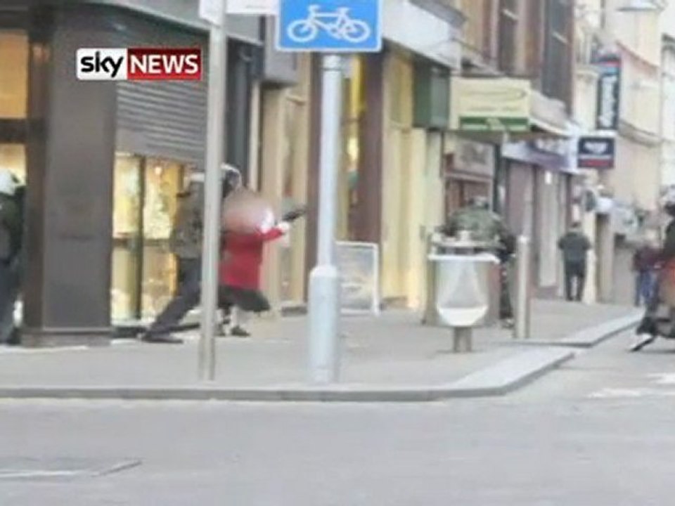 SuperMamie évite un braquage - Vidéo Drôle - Vidéos Humour