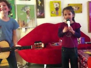 La première Maya que Milo a pris dans ses bras