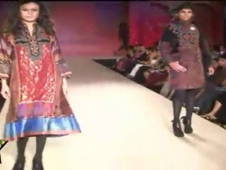 Very Hot Babes At Ritu Kumar fashion show