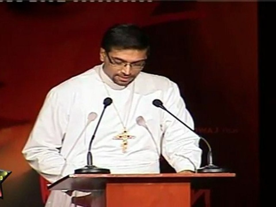 Very Hot Priyanka Chopra Promotes '7 Khoon Maaf' At Grave Yard