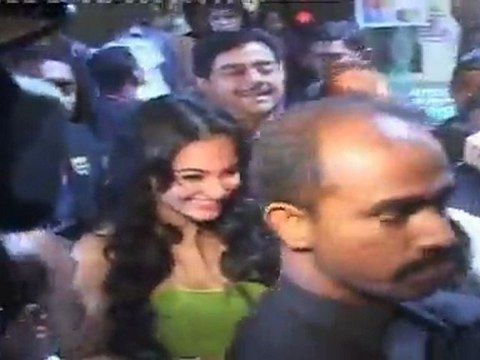 Very Hot Bollywood Babes At The 56th Filmfare Awards Night 2011