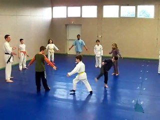 exercice  pédagogique enfant karaté contact mayenne (1)