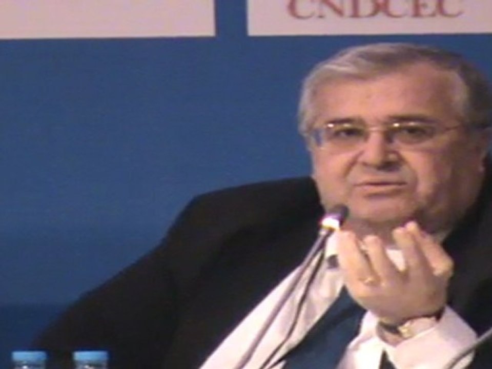 (18) 21 Mart 2011 de  - Masum TÜRKER (IFAC SPM Komite Üyesi) TÜRMOB - IFAC (Uluslararası Muhasebe Fedarasyonu) İşbirliği ile IFAC Küçük ve Orta Ölçekli Pratices Forum 2011' de Grand Hyatt ta Buluştular.