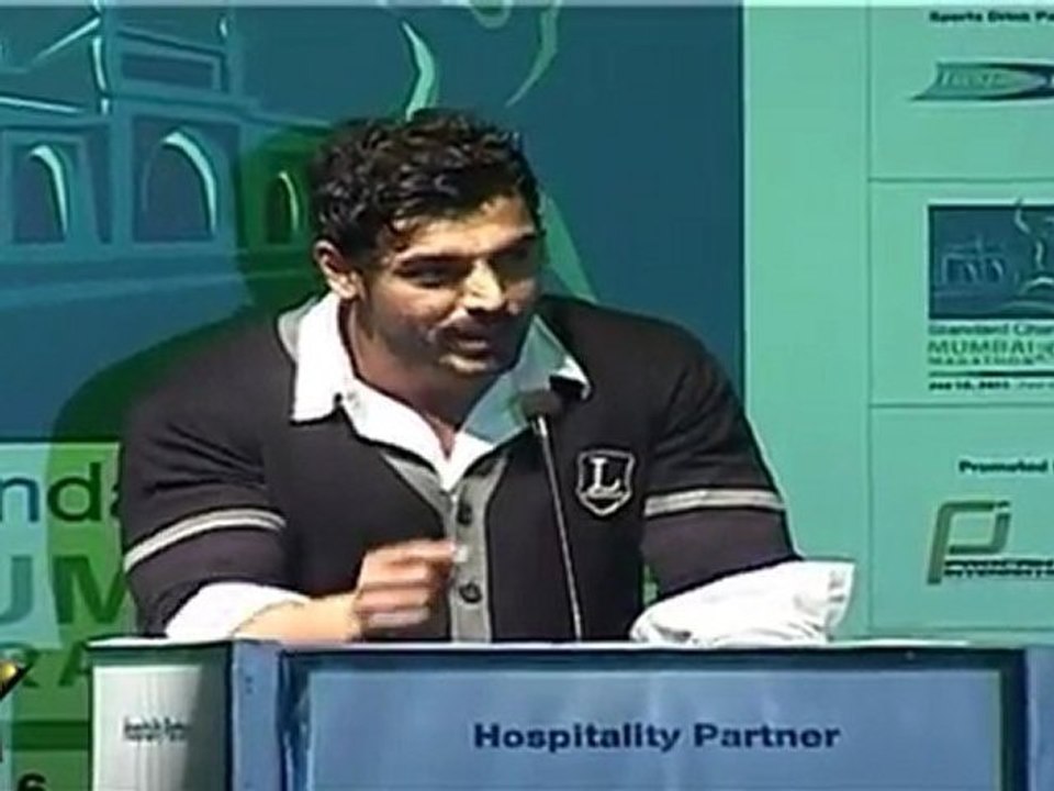 John Abraham Speaks About Marathon Runners