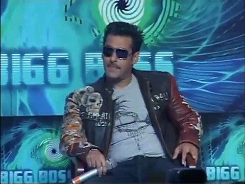 Dabangg - Bollywood Movie Review - Salman Khan, Sonakshi Sinha, Arbaaz Khan, Sonu Sood