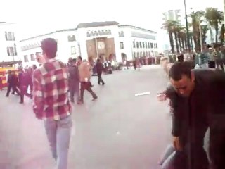 أستاذ يلفظ أنفاسه بعد القمع الهمجي الذي تعرضوا له يوم 26مارس2011 : Maroc