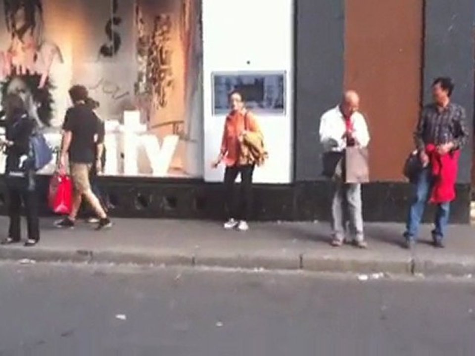 Ecran tactile interactif pour vitrine ViP (Projet Clarins)