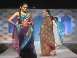 Sexy Babes Flaunts Her Body At 'Art Sania 2011' Umair Zafar's Collection