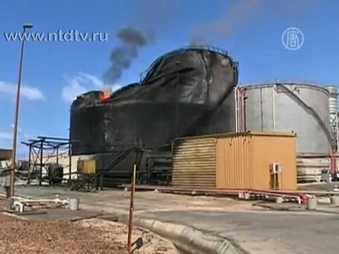 В Триполи обостряется нехватка бензина и хлеба