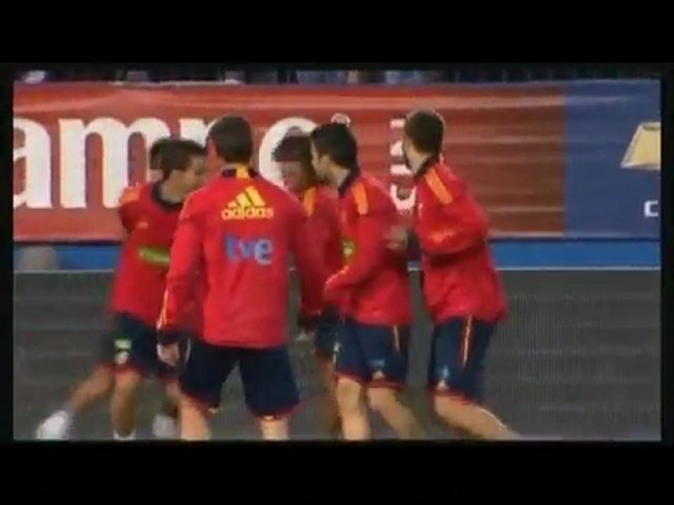 YouTube - Pique and Cesc - stereo love