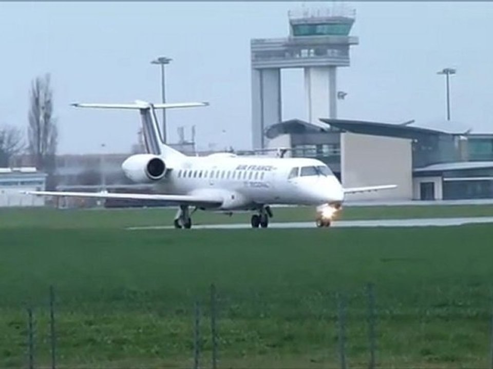 Take Off Embraer ERJ 145 Air France with ATC