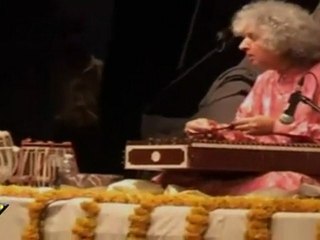 Ustad Zakir Hussain Wit Shiv Kumar Sharma Plays Tabla Amazing Concert