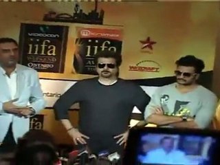 Descargar video: Hot  Kareena Kapoor,Anil Kapoor & Ritesh Deshmukh At IIFA Awards 2011 Nomination Event