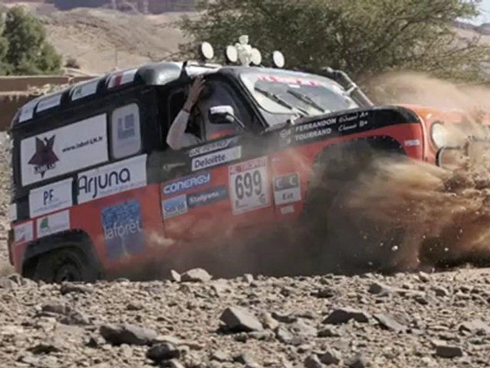 Diaporama de l'équipage 699 au 4L Trophy 2011