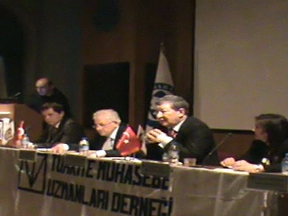 14- (III. Oturum Bşk Ülkü Sönmez)  (Türmob Genel Bşk.Yrd) - (II.Muhasebe Uzmanlığı Kongresi) - 1. Konuşmacı; Emre Tekman (TEB Ekonomisti) Konu: Yeni TTK' nun Halka Açılan Kobi' lere Getirdiği Yükümlülükler